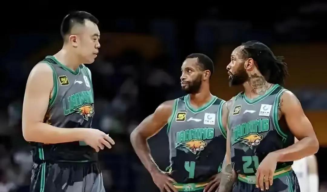 塞尔维亚国际队与卢森堡队展开激烈较量