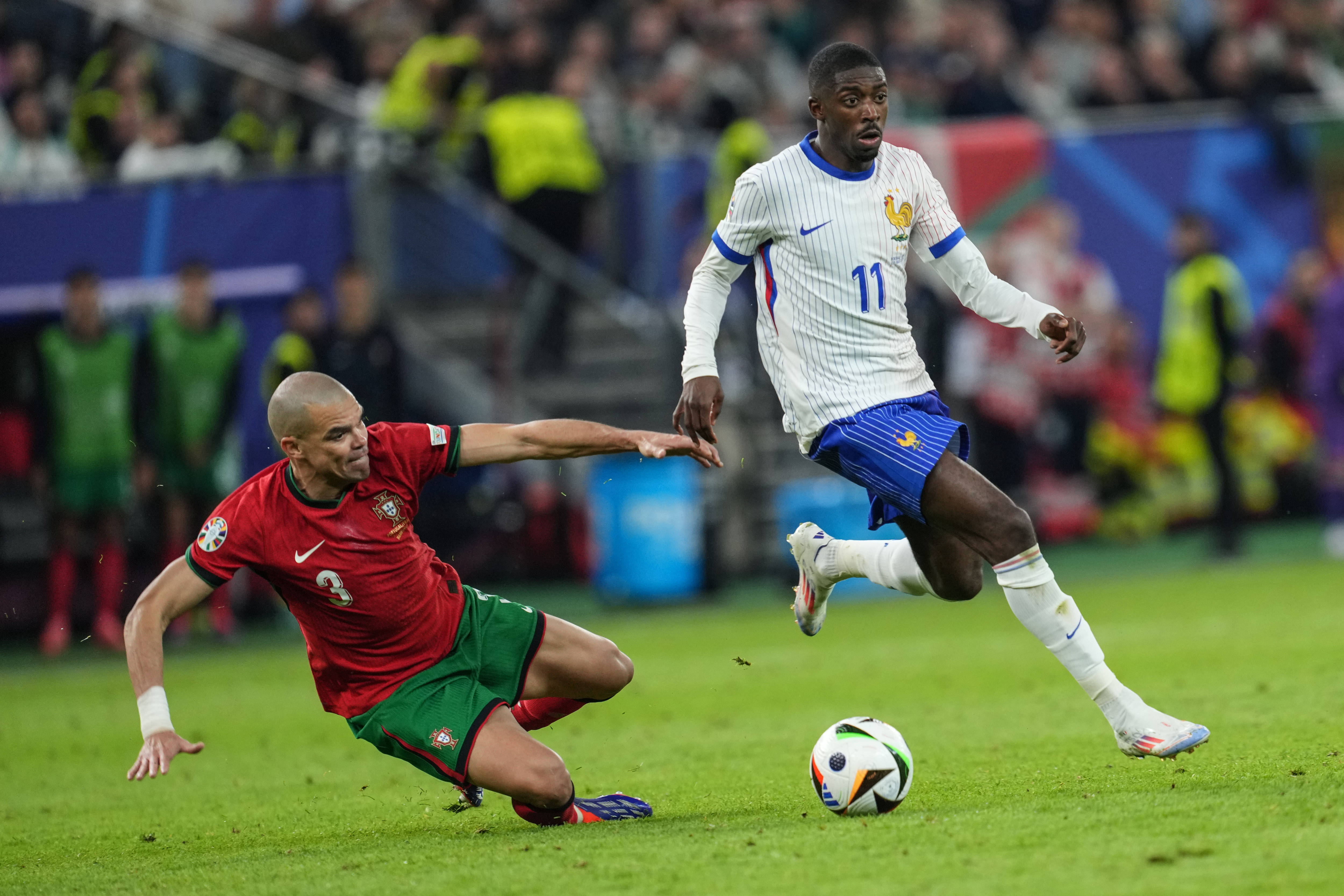 C罗重返赛场,战术调整首场状态出色,篮网观众沸腾!