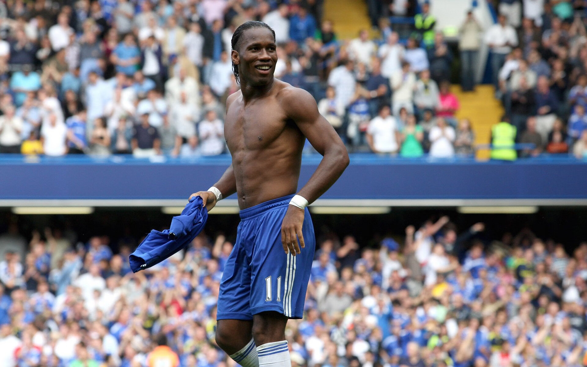 库里复出首秀出彩,曼联主场大胜北京国安,豪取35连胜的简单介绍